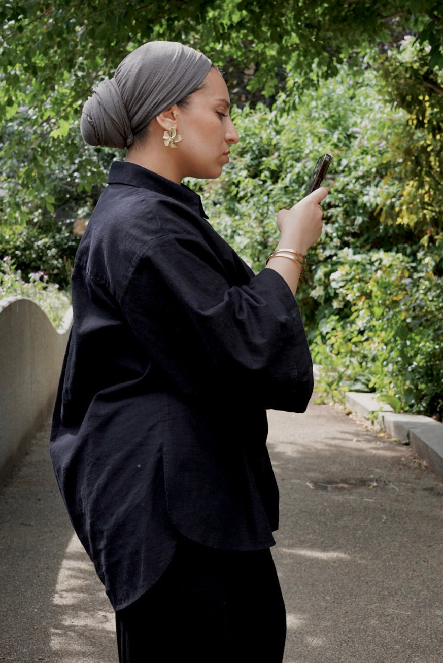 The Oversized Cinched-Waist Shirt — Black thumbnail